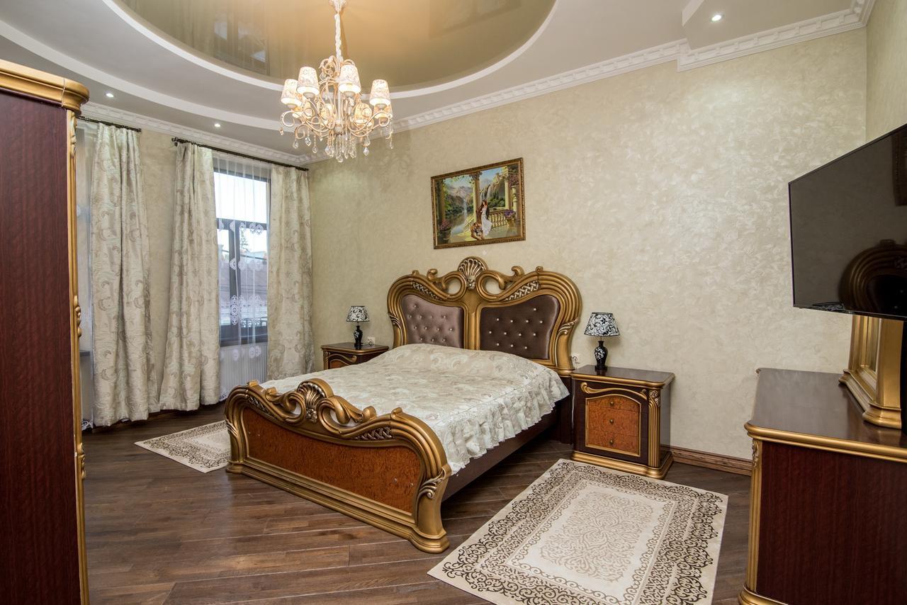 Panskiy Dvir Chernivtsi Exterior foto